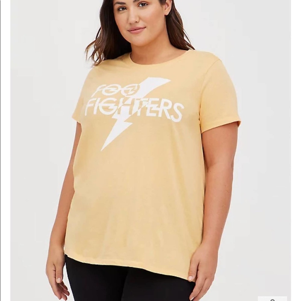 TORRID WOMEN’S CLASSIC FIT CREW TEE - FOO FIGHTERS MUSTARD YELLOW SIZE 0X NWT